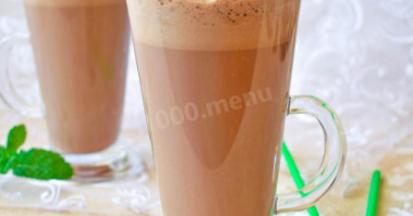 Шоколадный молочный коктейль в блендере